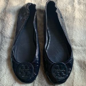 Tory Burch Minnie travel flats patent navy blue